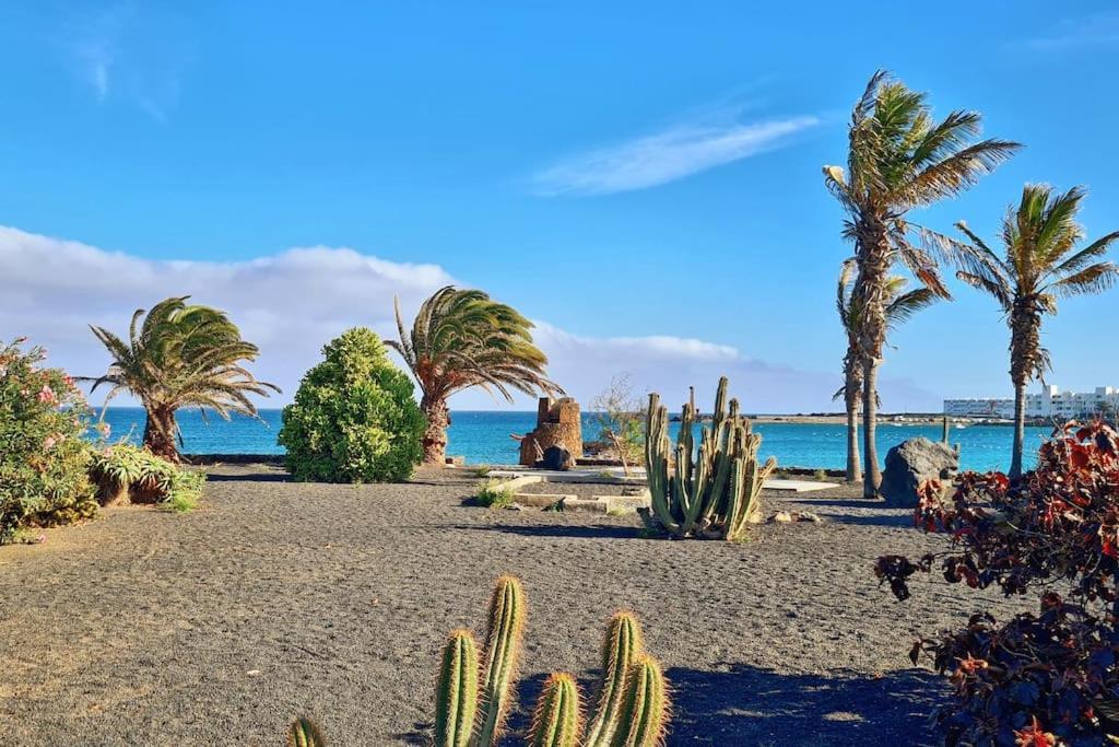 Cactus, Playa Y Piscina Leilighet Costa Teguise Eksteriør bilde